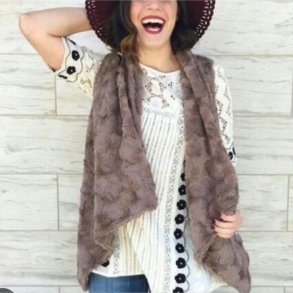 Elevenses Faux Fur Vest Small - Picture 6 of 6